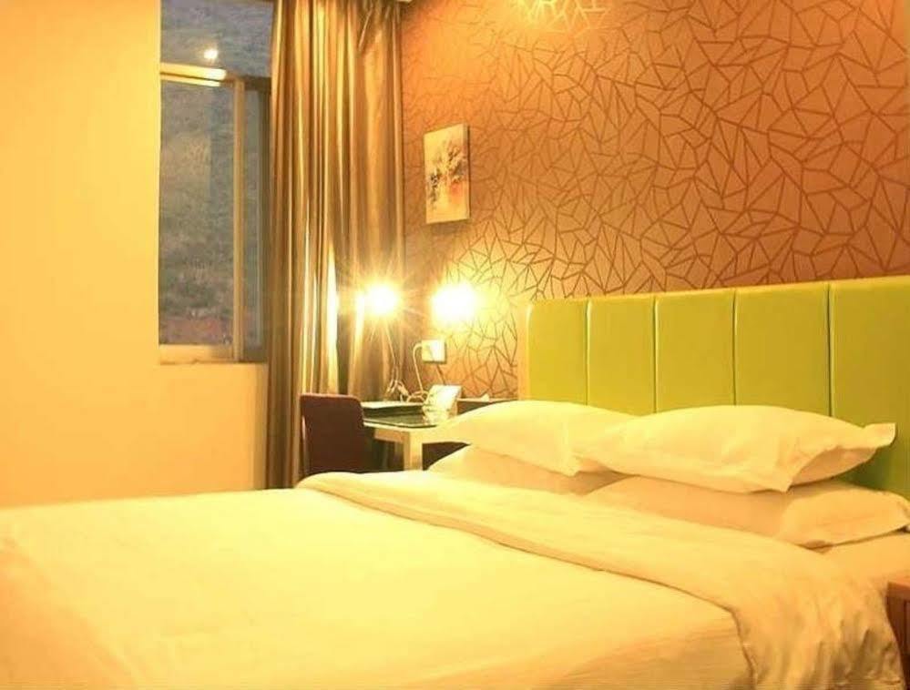 Yangshuo Harbour View Hotel Экстерьер фото