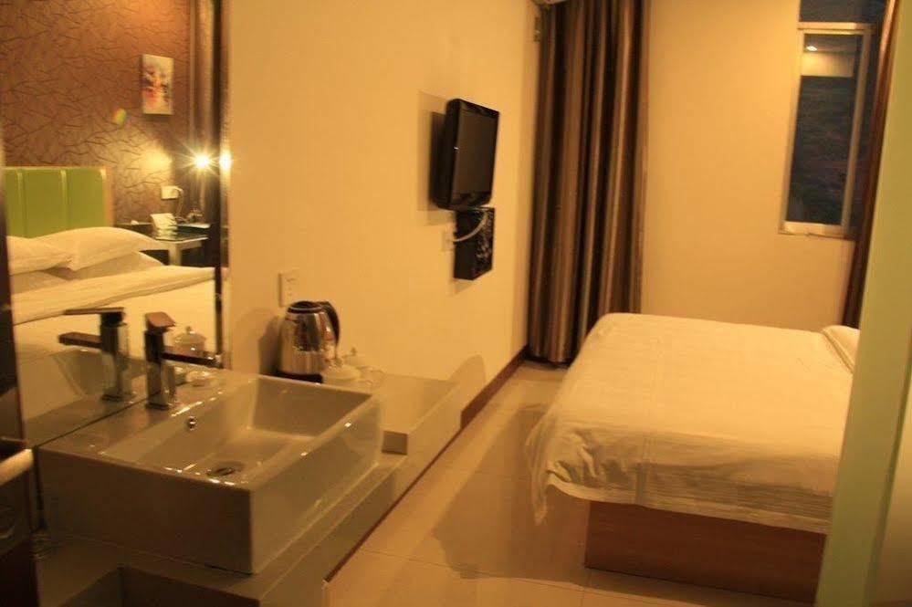 Yangshuo Harbour View Hotel Экстерьер фото